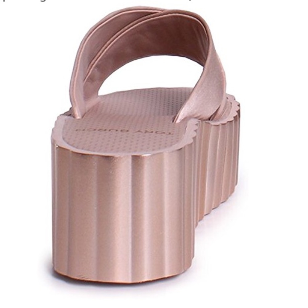 Tory Burch
Scallop Wedge Platform in Bellini Blush - Picture 4 of 5